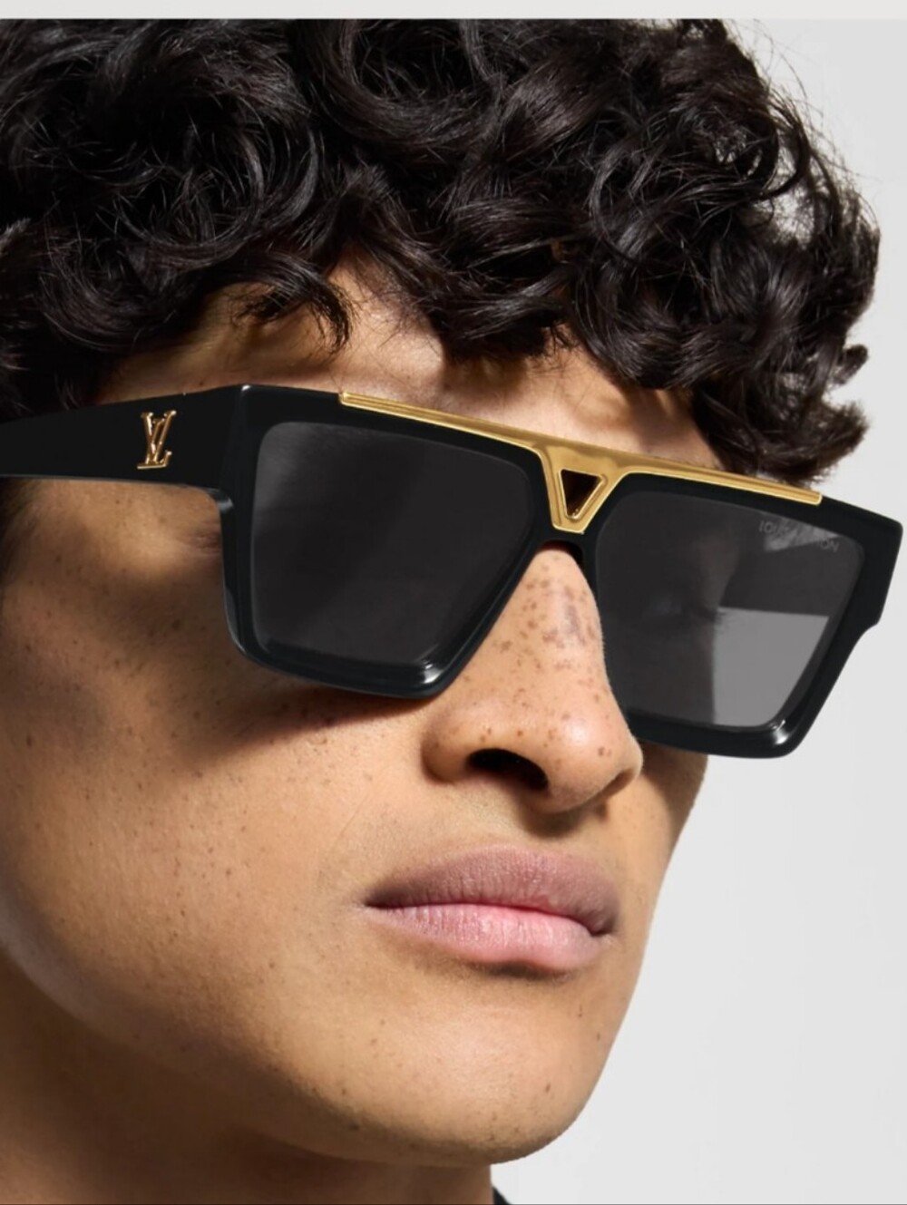 NWT UNISEX Louis Vuitton 1502 Evidence Black & Gold Shield Sunglasses